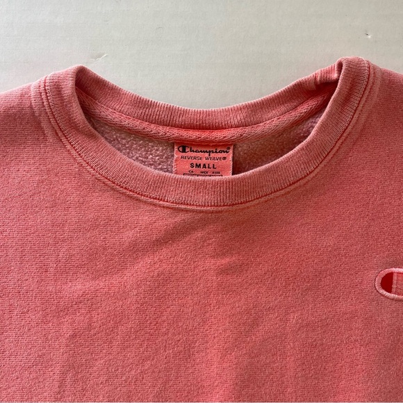 Women champion 100%authentic crewneck sweater size Small  peach color . - Picture 4 of 8